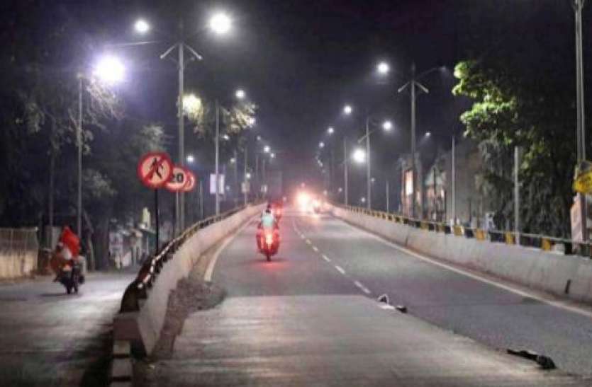Night Curfew in Uttarakhand Night Curfew in Uttarakhand: सरकार ने बढ़ाया नाइट कर्फ्यू का वक्त, बाजार भी 2 बजे हो जाएंगे बंद