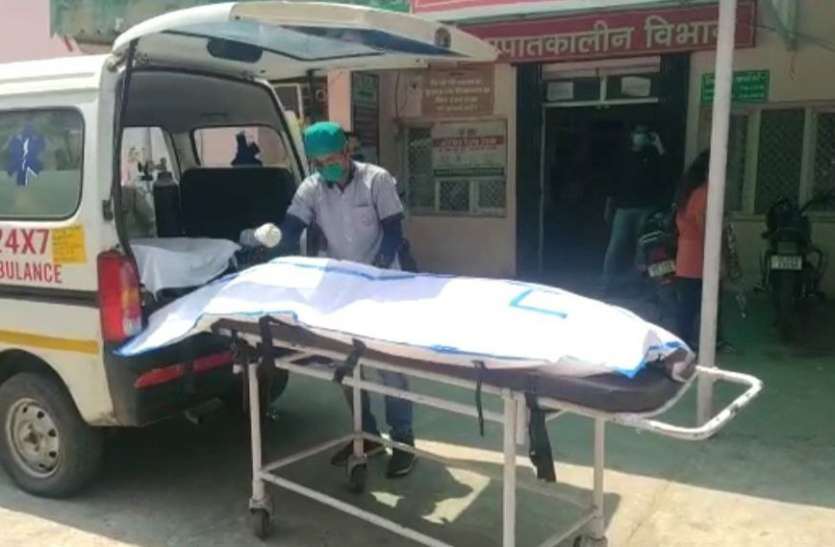 3b63e77f-1989-48ce-8e5a-7ef7913ff9e0.jpeg दिल्ली से इलाज की आस लेकर आई 70 वर्षीय बुजुर्ग, 2 घंटे तक तड़प तड़पकर तोड़ा दम