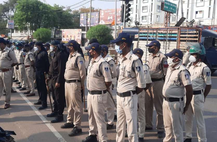 छत्रसाल चौक पर कोरोना कण्ट्रोल वॉर रूम बना अब ड्रोन से होगी कंटेनमेंट एरिया की निगरानी, लापरवाही करने पर होगी एफआइआर