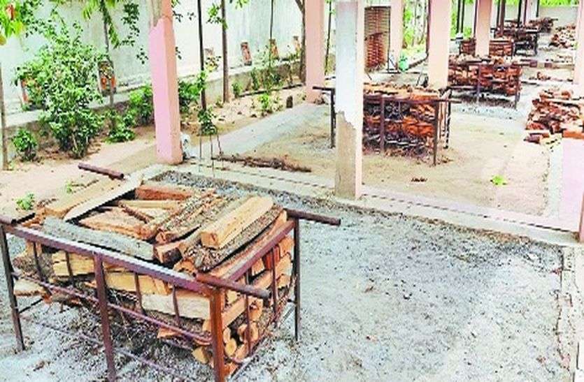 चिता पहले ही सजा दी, ताकि अंतिम समय में समय ना लगे चिता पहले ही सजा दी, ताकि अंतिम समय में समय ना लगे