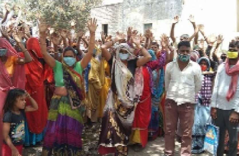 अतिक्रमियों ने रुकवा दिया नरेगा कार्य अतिक्रमियों ने रुकवा दिया नरेगा कार्य