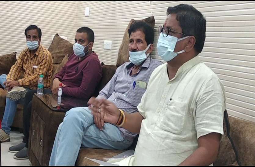 कोरोना पॉजिटिव परिवारों में दोनों वक्त पहुंचेगा खाना कोरोना पॉजिटिव परिवारों में दोनों वक्त पहुंचेगा खाना