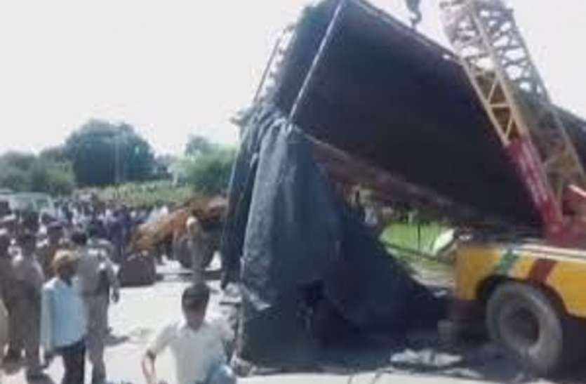 शाहजहांपुर में हुए ट्रेन वाहनों की टक्कर से मरने वालो को 2 लाख रुपये की सहायता राशि देने की घोषणा शाहजहांपुर में हुए ट्रेन वाहनों की टक्कर से मरने वालो को 2 लाख रुपये की सहायता राशि देने की घोषणा