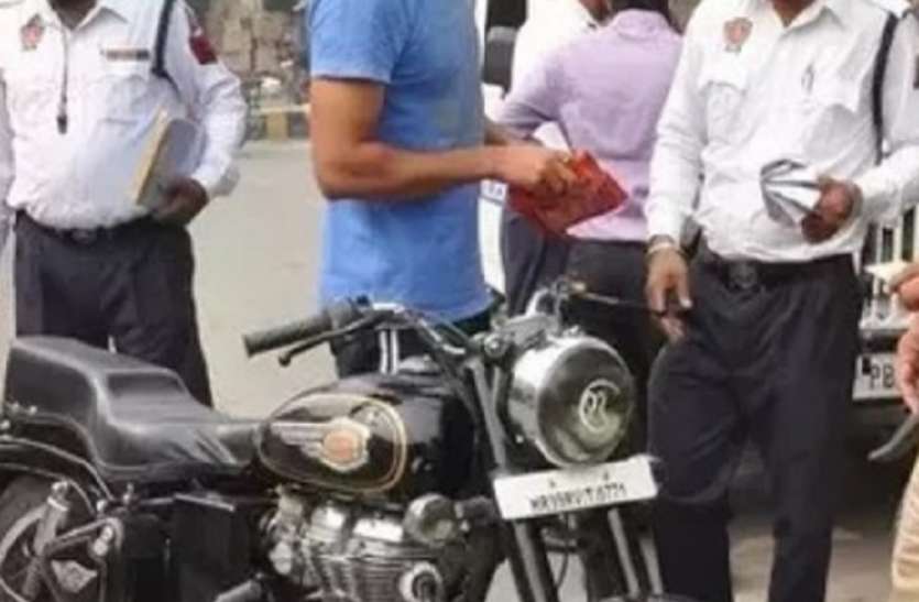 उत्तर प्रदेश में 23 अप्रैल से ड्राइविंग लाइसेंस बनना बंद, जानें इसकी वजह उत्तर प्रदेश में 23 अप्रैल से ड्राइविंग लाइसेंस बनना बंद, जानें इसकी वजह