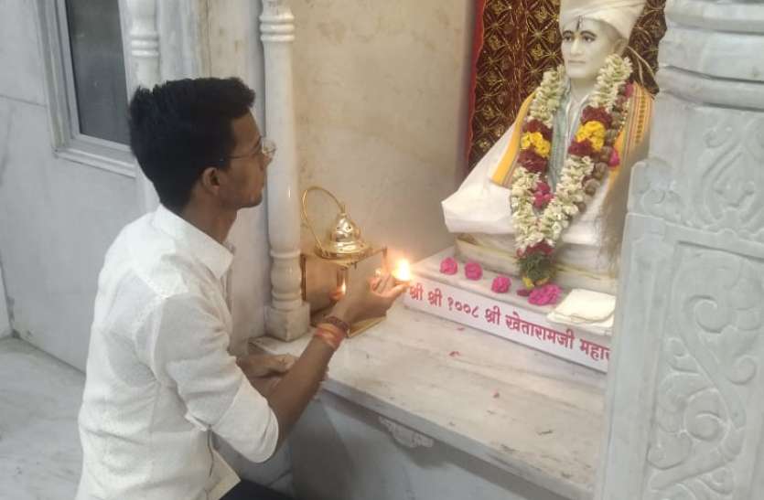 sant kheteswar janm kalyanak mahotsav सादे रूप में मनाया संत खेतेश्वर जन्म कल्याणक महोत्सव