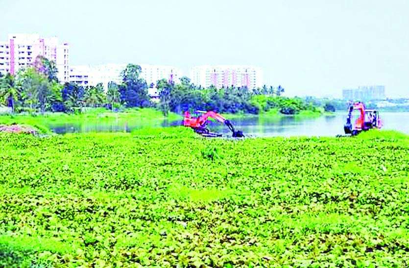 मंथर गति से चल रहा झील से लाखों घनमीटर सिल्ट हटाने का कार्य मंथर गति से चल रहा झील से लाखों घनमीटर सिल्ट हटाने का कार्य