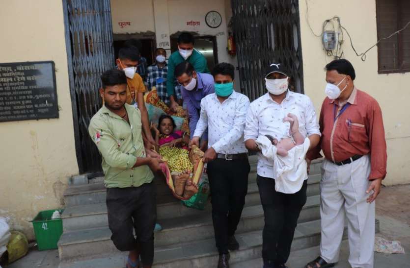ये देखो सिस्टम की लापरवाही: प्रसूता को जिला अस्पताल में नहीं मिली मदद, रैन बसेरे में हो गया प्रसव ये देखो सिस्टम की लापरवाही: प्रसूता को जिला अस्पताल में नहीं मिली मदद, रैन बसेरे में हो गया प्रसव