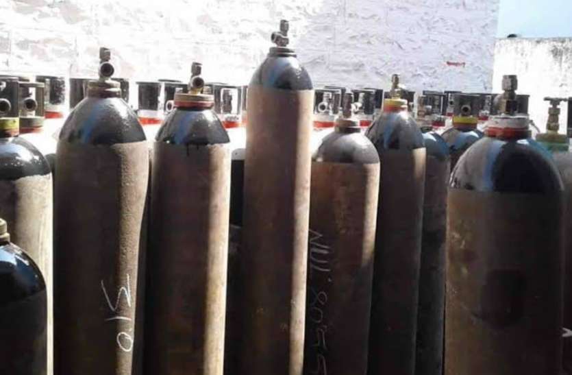 oxygen Cylinder हैलट अस्पताल में लगेगा जनरेटर ऑक्सीजन प्लांट, 60 सेकेंड में बनेगी 960 लीटर ऑक्सीजन