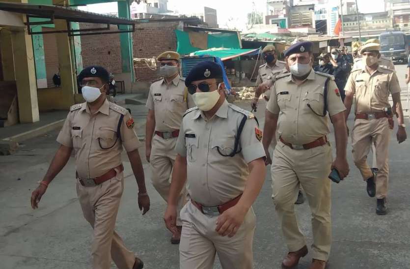 जिले भर में रूट मार्च निकाल एसपी ने लिया जायजा सालमगढ़ में निकाला रूट मार्च जिले भर में रूट मार्च निकाल एसपी ने लिया जायजा सालमगढ़ में निकाला रूट मार्च