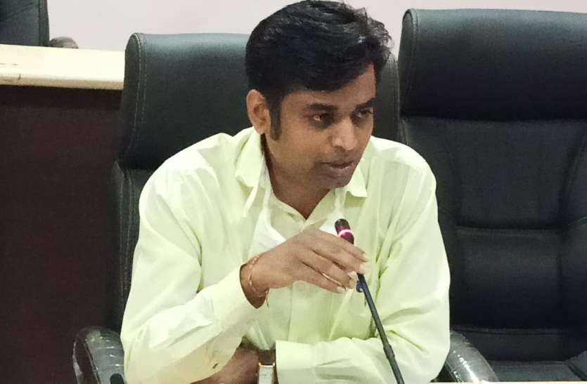 Bhilwara collector said, no relaxation in curfew भीलवाड़ा कलक्टर बोले, कर्फ्यू में नहीं कोई छूट