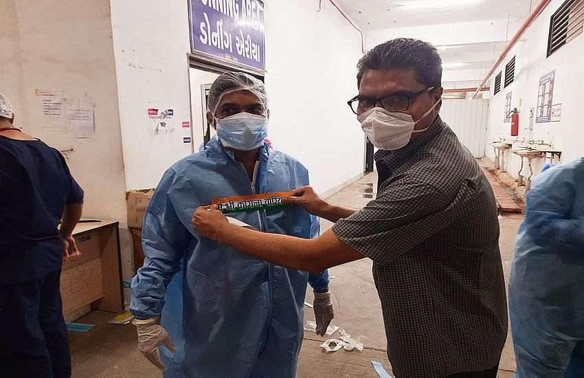 ‘हौसला’ टीम से कोरोना मरीजों के परिजनों का मनोबल मजबूत किया