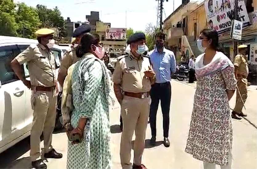 आवागमन पर सख्ती, बैरीकेडिंग लगाईं आवागमन पर सख्ती, बैरीकेडिंग लगाईं