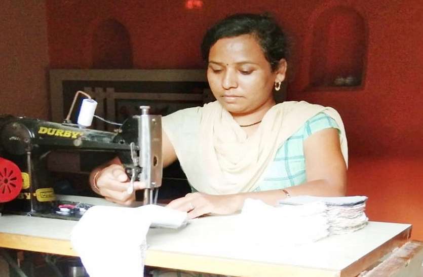 आठ हजार महिलाएं हर दिन बना रहीं दो लाख मास्क आठ हजार महिलाएं हर दिन बना रहीं दो लाख मास्क