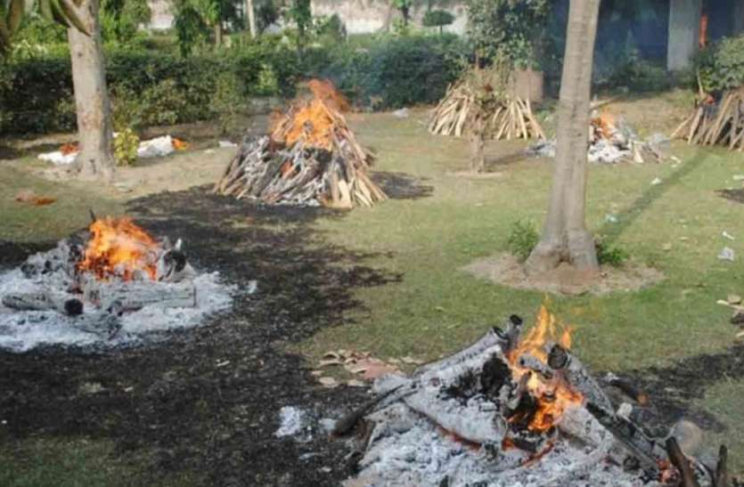 Cremation कानपुर में एक दिन में रिकॉर्ड 476 की अंत्येष्टि, सूर्यास्त के बाद चिता न जलाने की भी टूटी परंपरा