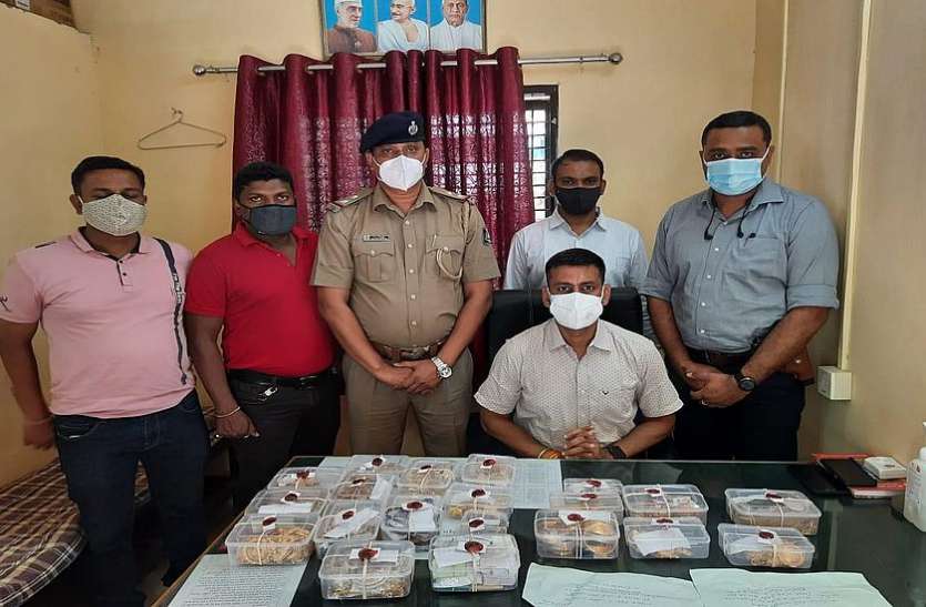 सौराष्ट्र मेल से 4.74 करोड़ के आभूषण चोरी करने वाले दो गिरफ्तार सौराष्ट्र मेल से 4.74 करोड़ के आभूषण चोरी करने वाले दो गिरफ्तार