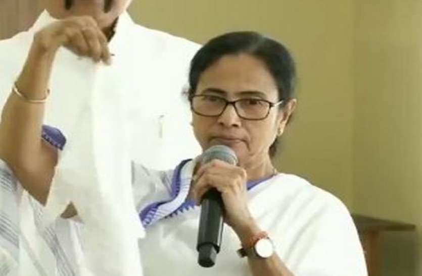 mamata banerjee ममता ने केंद्र पर लगाया भेदभाव का आरोप, कहा- भाजपा राज्यों में आपूर्ति के लिए बंगाल से ऑक्सीजन भेजी जा रही