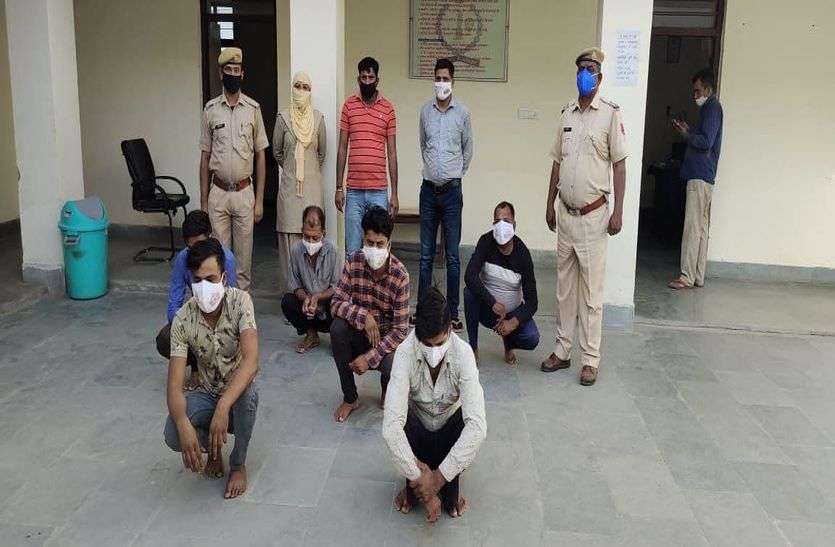 ट्रेलर से तीन करोड़ का लूटा था तांबा, ट्रेलर मालिक, चालक व खरीदार सहित पांच आरोपी पुलिस के चढ़े हत्थे ट्रेलर से तीन करोड़ का लूटा था तांबा, ट्रेलर मालिक, चालक व खरीदार सहित पांच आरोपी पुलिस के चढ़े हत्थे