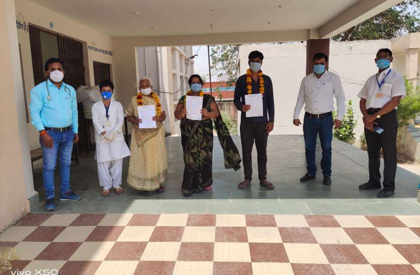 अबतक कुल 4088 मरीजों ने कोरोना को मात दी कोरोना संक्रमितो की मदद के लिए आगे आए युवा, किल्लत हुई तो जुटाए ऑक्सीजन सिलेंडर