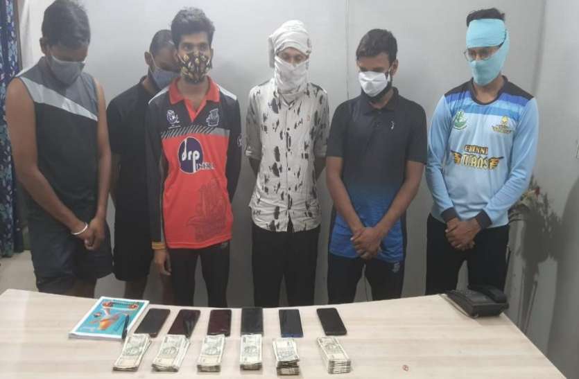 ipl_sattaaa.jpeg IPL मैच में सट्टेबाजी करते 6 युवक गिरफ्तार, मोबाइल फोन समेत डेढ़ लाख से अधिक की राशि जब्त