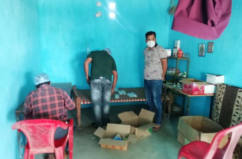Raid in dispensary कोरोना पॉजिटिव युवक की मौत के बाद झोलाछाप डॉक्टर की डिस्पेंसरी सील, मिली 35 प्रकार की दवाइयां