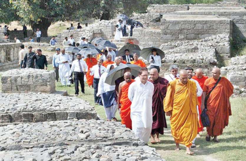 monk-in-swat.jpg श्रीलंका के बौद्ध भिक्षुओं ने पाकिस्तान के स्वात घाटी को बताया बौद्धों के लिए सबसे पवित्र स्थान