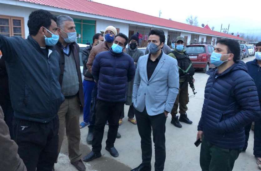 DC Kulgam inspects Covid Care centres जम्मू-कश्मीर: कुलगाम के डीसी ने तैयारियों का जायजा लिया, कोरोना देखभाल केंद्रों में 1035 बेड बढ़ाए