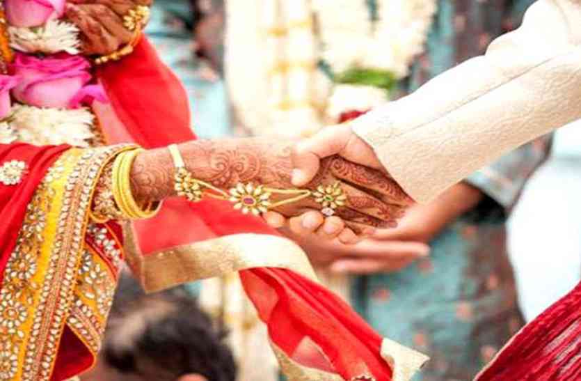 सामूहिक विवाह का अनुदान हड़पने को शादीशुदा फिर से फेरे लेने को तैयार