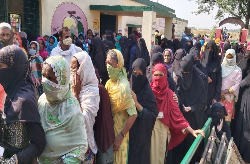 UP Panchayat Chunav UP Panchayat Chunav : छिटपुट घटनाओं के बीच संपन्न हुआ यूपी पंचायत चुनाव, खूब हुआ मतदान