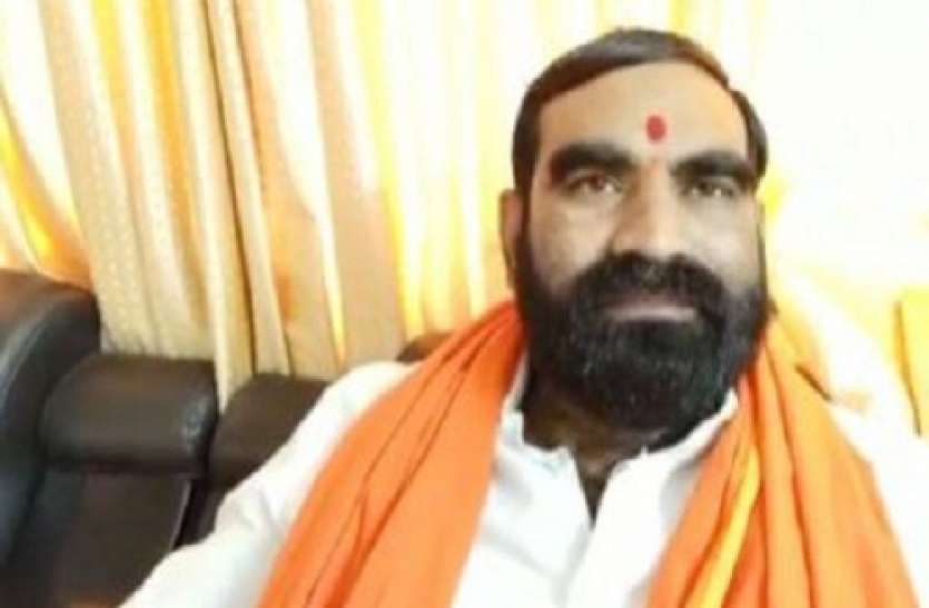 Shiv sena MLA Santosh Bangar broke 90 Lakh FD for Corona Patients कोरोना रोगियों की मदद के लिए इस नेता ने खर्च कर डाली जिंदगी भर की कमाई, इस तरह बचा रहे लोगों की जान