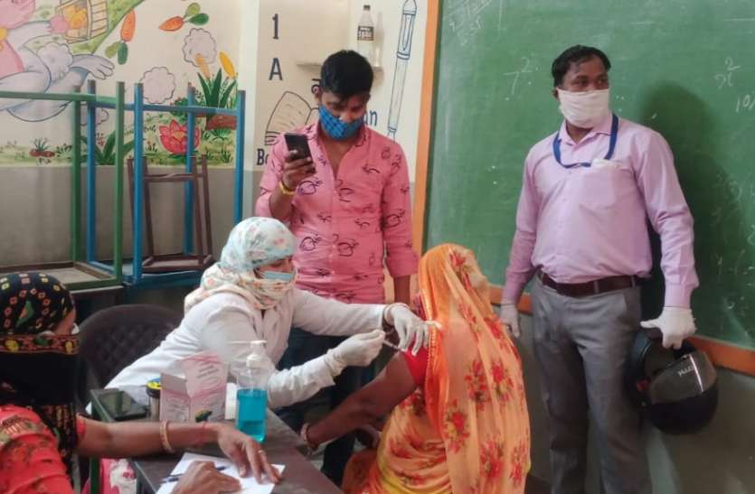 बुजुर्गों को टीका लगवाने के लिए फ्री में ले जाएगी यह टैक्सी बुजुर्गों को टीका लगवाने के लिए फ्री में ले जाएगी यह टैक्सी