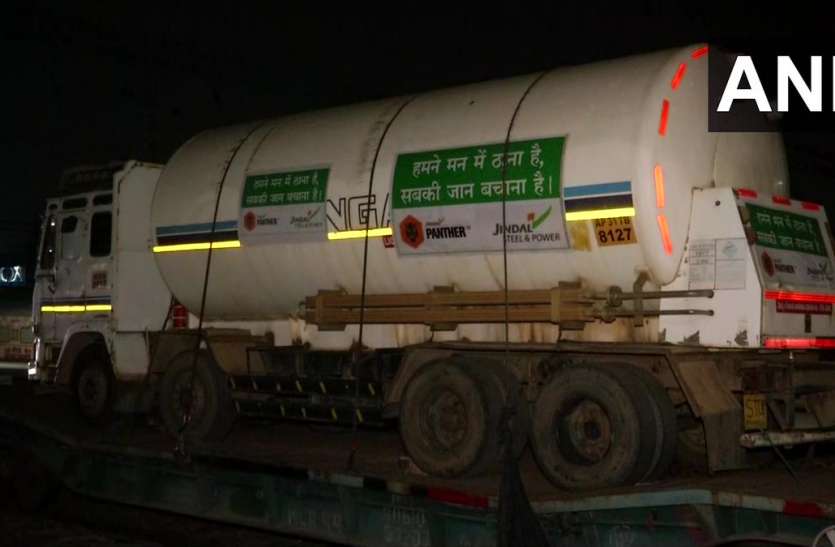 oxygen tanker दिल्ली को मिली बड़ी राहत, रायगढ़ से ऑक्सीजन टैंकरों के साथ एक ऑक्सीजन स्पेशल ट्रेन पहुंची