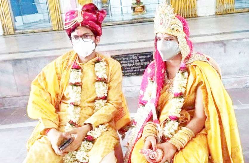 Singrauli's doctor at District Hospital to treat Corona patients after married रात भर कोरोना वार्ड में की ड्यूटी, सुबह शादी करने के बाद फिर पहुंचे अस्पताल