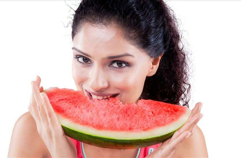 Prepare Watermelon Face Pack To Remove Face Blackness