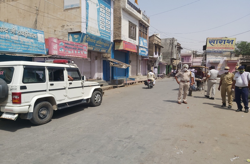 काट रहे चालान, फिर भी नहीं मान रहे लोग काट रहे चालान, फिर भी नहीं मान रहे लोग