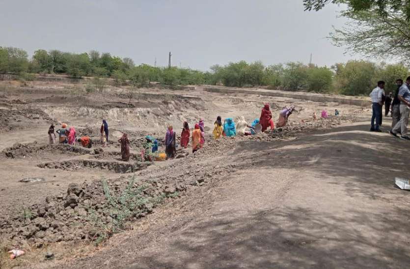 Corona hit due to earth cycle, employment affected कोरोना की मार से गड़बड़ाया अर्थचक्र, रोजगार प्रभावित
