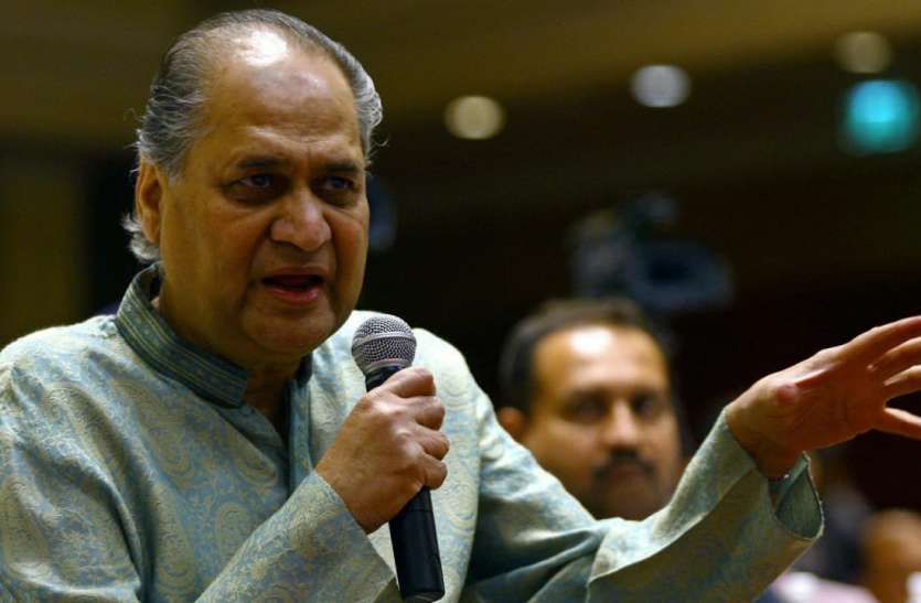 Rahul Bajaj renuncia a Bajaj Auto, Neeraj comandó la empresa