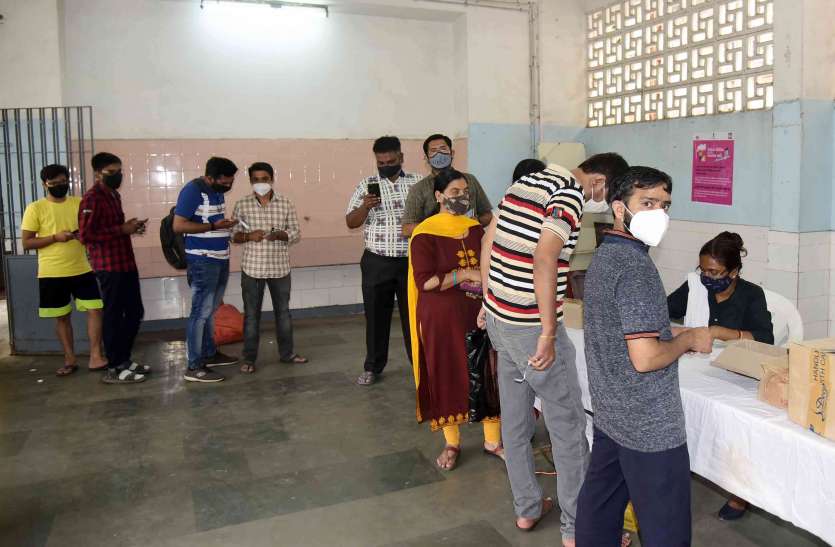 Looking for COVID-19 Vaccine Slots, these websites and app are helpful 18+ हैं और COVID-19 Vaccine के स्लॉट पाने में हो रही दिक्कत, मदद करेंगी ये वेबसाइट्स