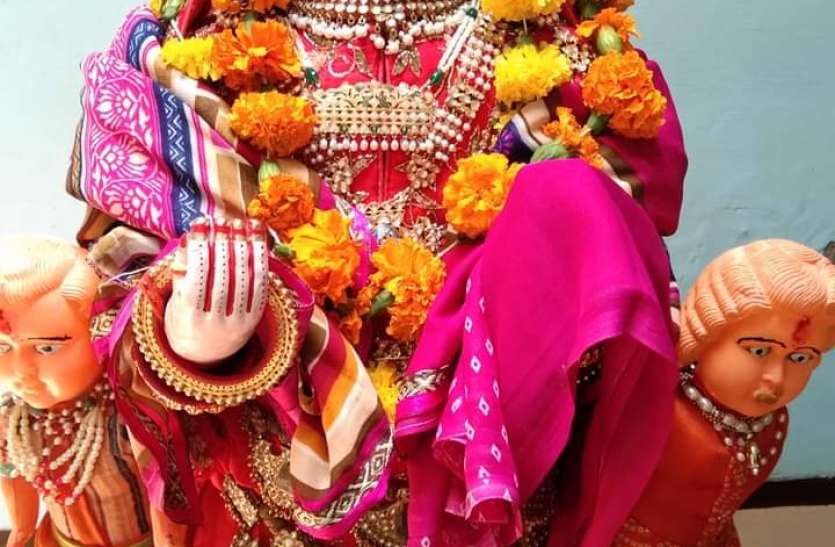 गणगौर प्रतिमाओं का भरा खोळा, दी विदाई गणगौर प्रतिमाओं का भरा खोळा, दी विदाई