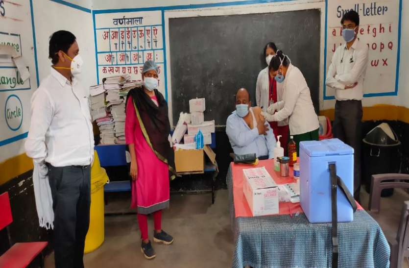 वैक्सीनेशन के लिए वर्गीकरण से लोगों में नाराजगी वैक्सीनेशन के लिए वर्गीकरण से लोगों में नाराजगी