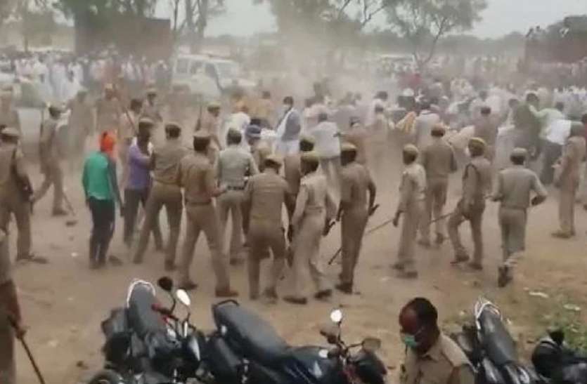 counting मतगणना केंद्र पर लगी भीड़ हटाने के लिए पुलिस ने भांजी लाठियां