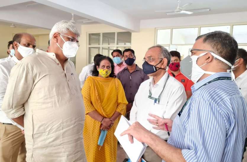 भविष्य की मुश्किलों का मुकाबला करने में जुटे राजनेता-भामाशाह भविष्य की मुश्किलों का मुकाबला करने में जुटे राजनेता-भामाशाह