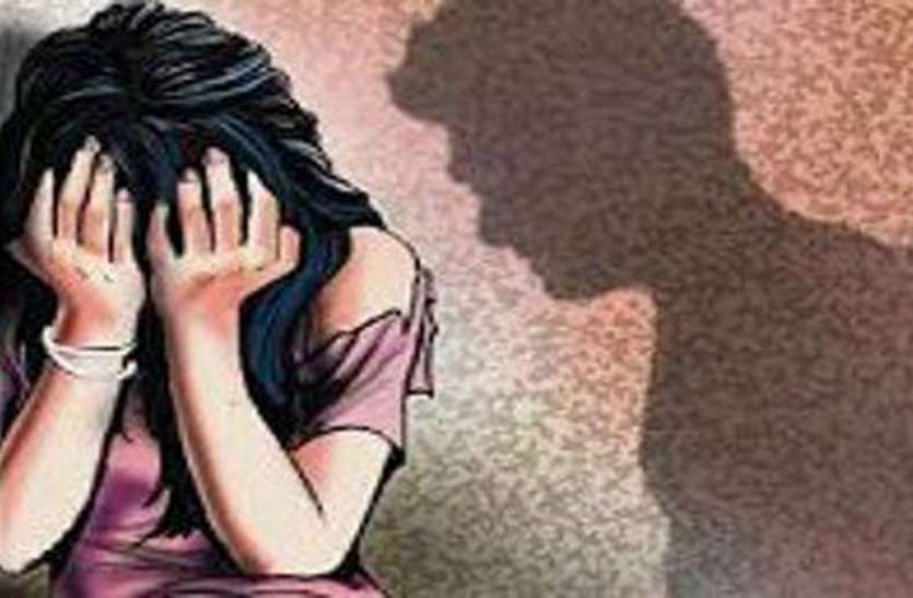 महिला को निर्वस्त्र कर बंधक बनाने का आरोपी पति व ननद गिरफ्तार महिला को निर्वस्त्र कर बंधक बनाने का आरोपी पति व ननद गिरफ्तार