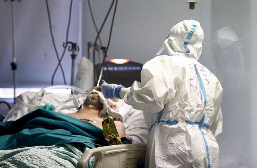 Covid-19 Infected Son Covid-19 पिता की उखड़ती सांस को देख बीमार बेटे ने छोड़ दिया अपना बेड, पिता की हालत गंभीर