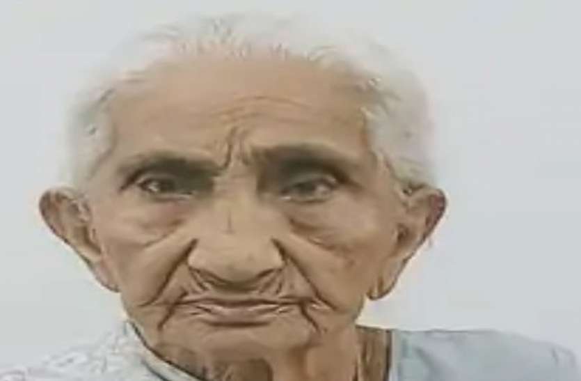 93 वर्ष की नर्मदाबेन ने दृढ़ मनोबल से 6 दिन में कोरोना को दी मात 93 वर्ष की नर्मदाबेन ने दृढ़ मनोबल से 6 दिन में कोरोना को दी मात