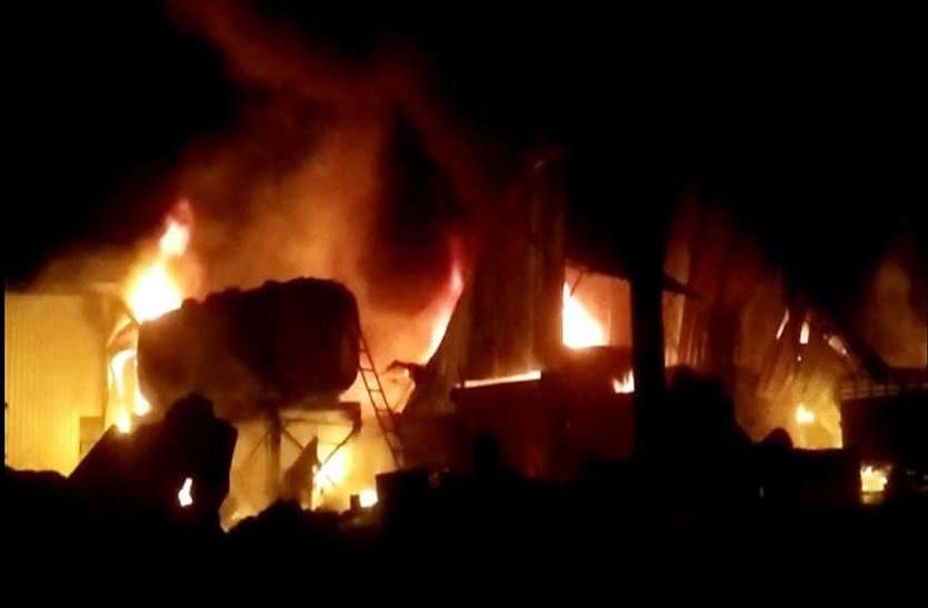 Oil factory fire for the second time in a month, loss of millions, fou एक माह में दूसरी बार लगी ऑयल फैक्ट्री में आग, लाखों का नुकसान, डेढ़ घंटे में पाया काबू