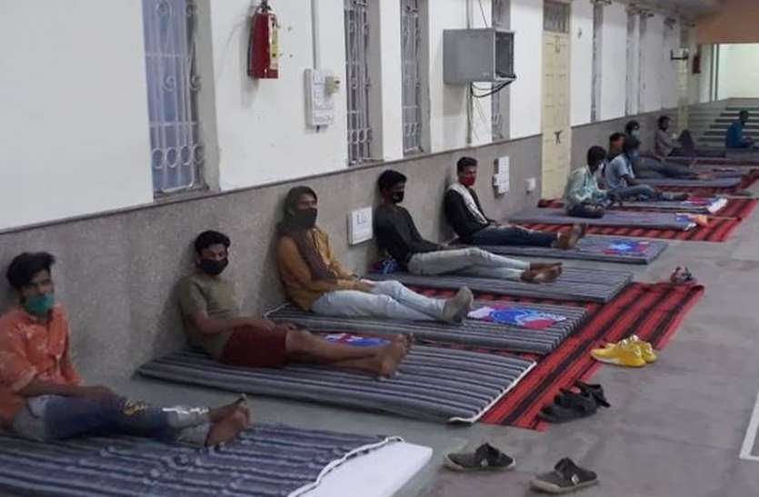 कोरोना की नेगेटिव रिपोर्ट आने के बाद छोड़ा जाएगा बेवजह घूमने वाले 60 लोगों को पकड़कर किया संस्थागत क्वारंटीन