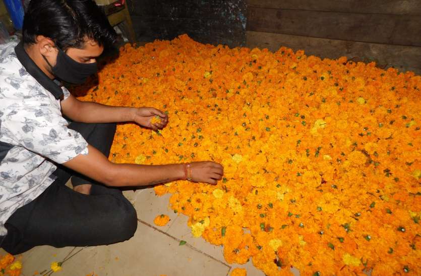 शादी के सीजन में कोरोना का साया, स्टेज व गाड़ी डेकोरेटर्स का कारोबार ठप शादी के सीजन में कोरोना का साया, स्टेज व गाड़ी डेकोरेटर्स का कारोबार ठप