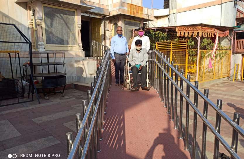 कैलादेवी में दिव्यांग श्रद्धालुओं को कराया रैम्प निर्माण कैलादेवी में दिव्यांग श्रद्धालुओं को कराया रैम्प निर्माण