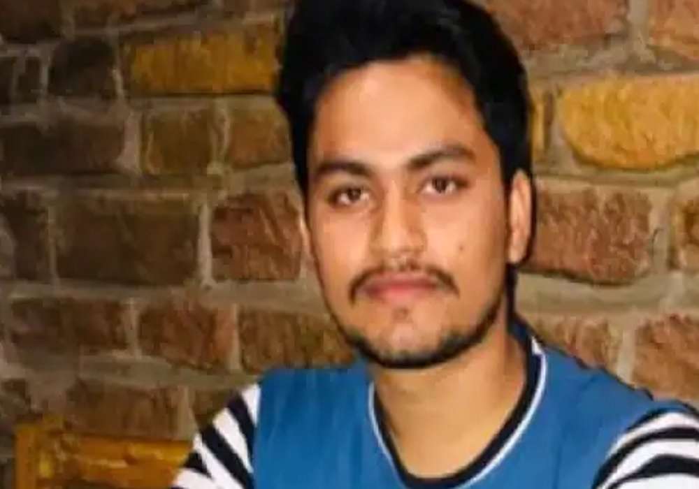 बाहुबली की पत्नी श्रीकला जीत कर खिलखिलाई तो अभिनेत्री दीक्षा सिंह हुईं मायूस, बैंक मैनेजर युवा बना मिसाल