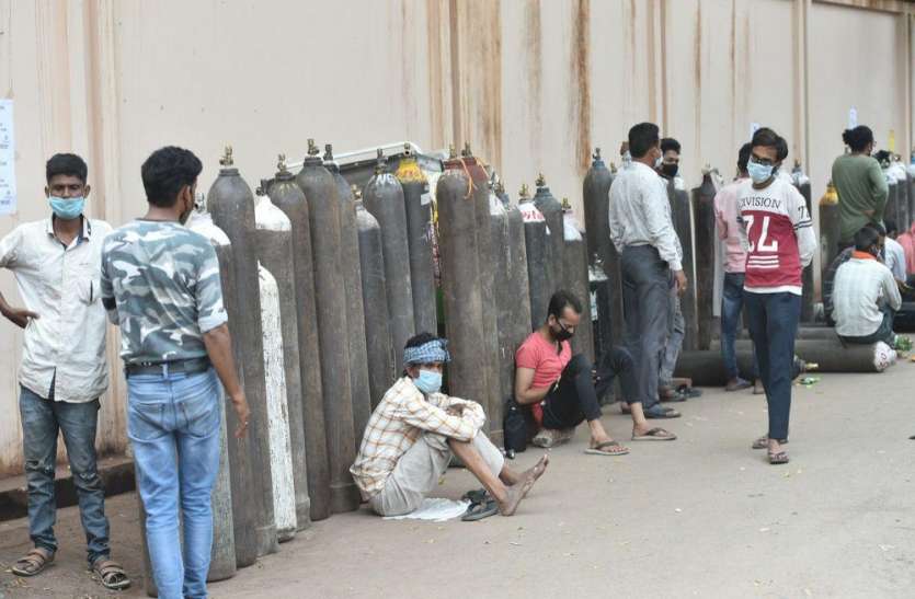 लखनऊ के 5 चिकित्सा संस्थानों को 30 वेंटिलेटर मिले लखनऊ के 5 चिकित्सा संस्थानों को 30 वेंटिलेटर मिले